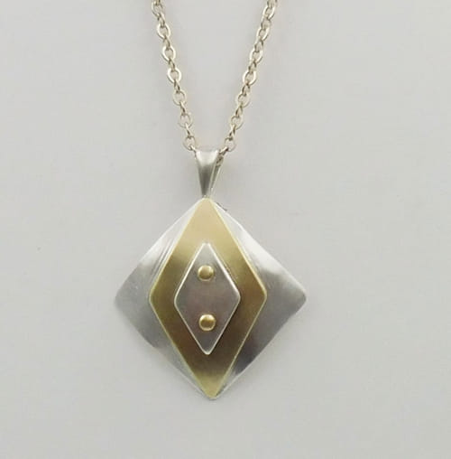 Click to view detail for DKC-1115 Necklace, square with brass pendant $150